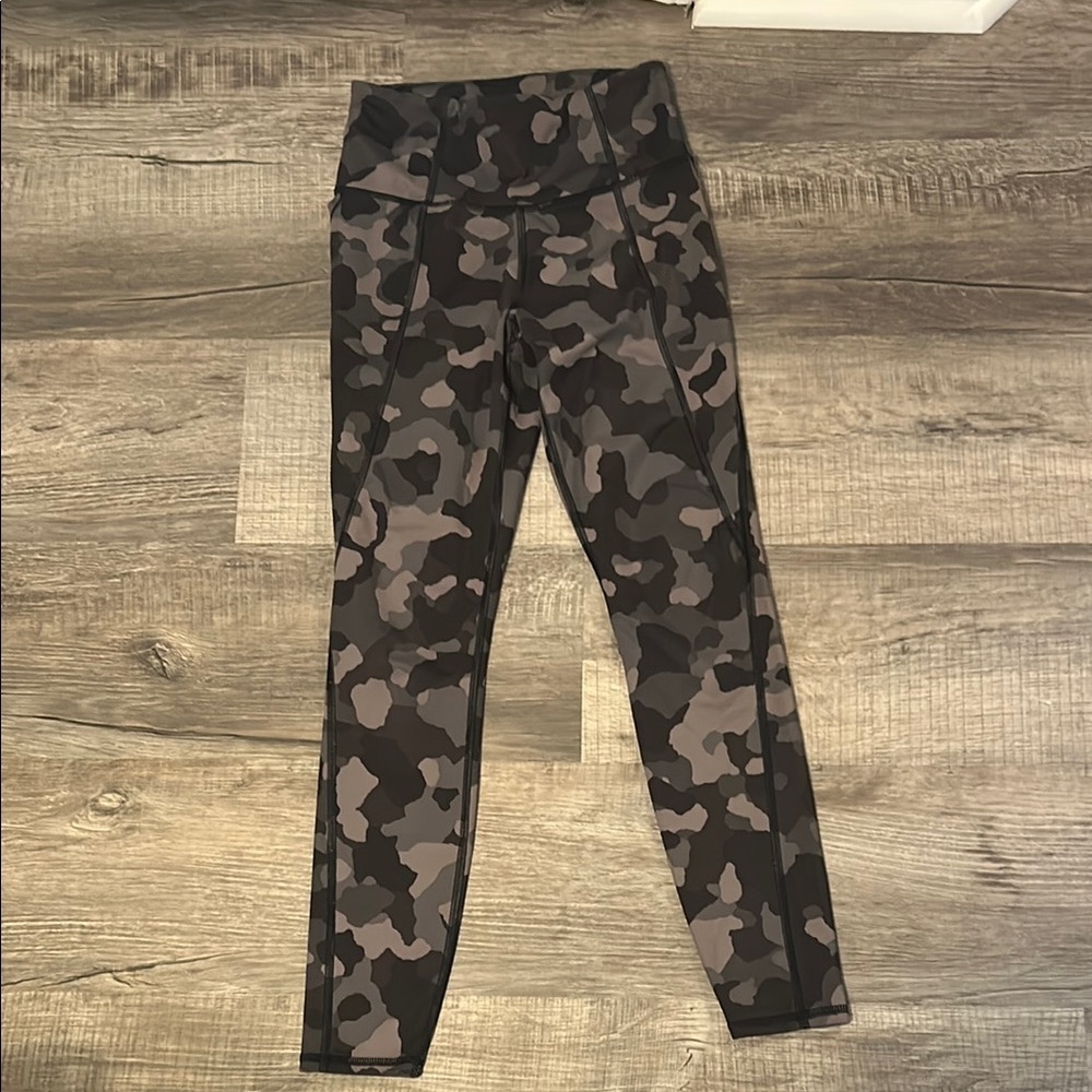 Athleta Camouflage Leggings XXS lightning camo 7/8 tight